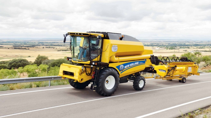 moissonneuse-batteuse New Holland TC5.80