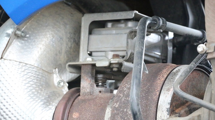 Une vanne papillon gère la sortie des gaz d'échappement.