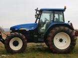 New Holland TM 155 Range Command au champ.